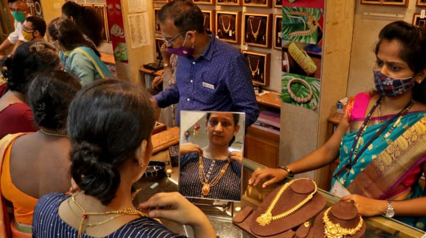 Gold Custom Duty Reduced: MCX Gold Witnesses Sharp Decline, Check Expert Comments On Gold Outlook