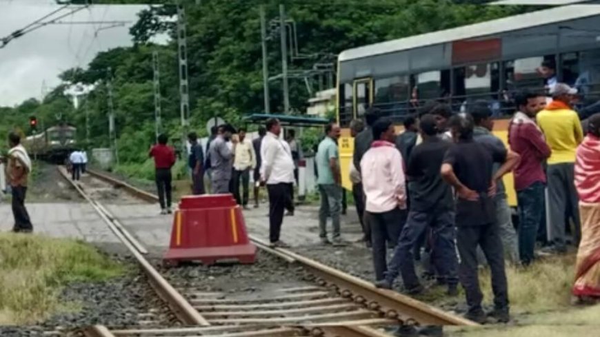 School Bus 40 Students Stuck On Railway Tracks In Nagpur