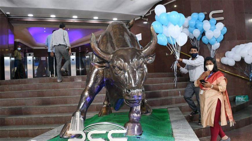 Sensex, Nifty End Flat, IT And PSU Bank Shares Shine