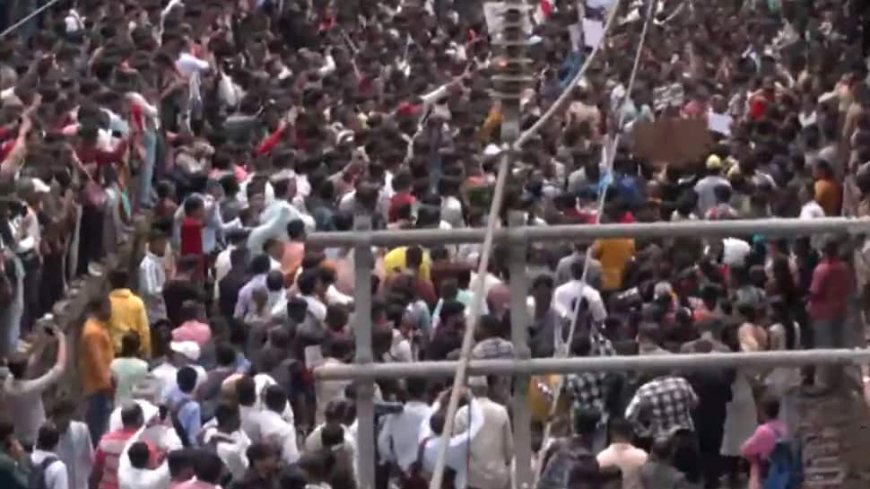 Thousands Protest In Thane Against Sexual Abuse Of 2 Minors At School, Stones Pelted At Cops