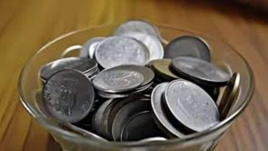 Rupee Rises 7 Paise To 83.82 Against US Dollar in Early Trade