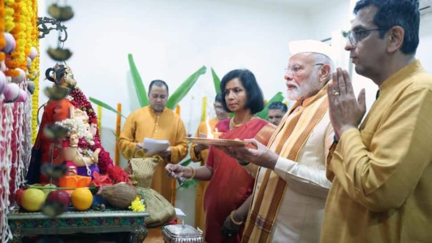 Watch: PM Modi Performs Ganesh Aarti At Chief Justice Chandrachud`s Home