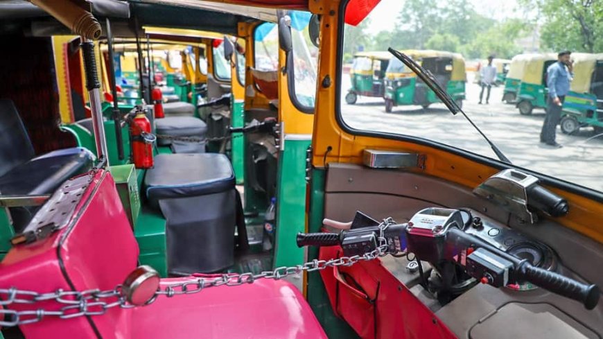 Shocking: Auto Driver Caught Masturbating Near Delhi`s Bengali Market, Held