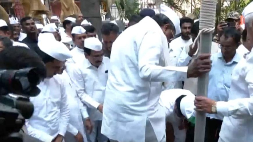 Outage As Cong Worker Removes Siddaramaiah`s Shoes Holding National Flag During Gandhi Jayanti Event: WATCH