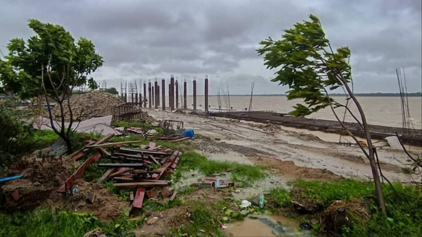 Cyclone Dana: People Pay Money To Charge Mobile Phones In Odisha`s Storm-Hit Region, Here`s Why