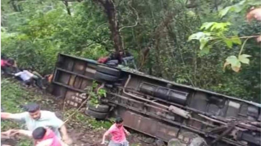 5 Dead, 15 Injured As Bus Plunges Into Ditch In Pakistan's Jacobabad