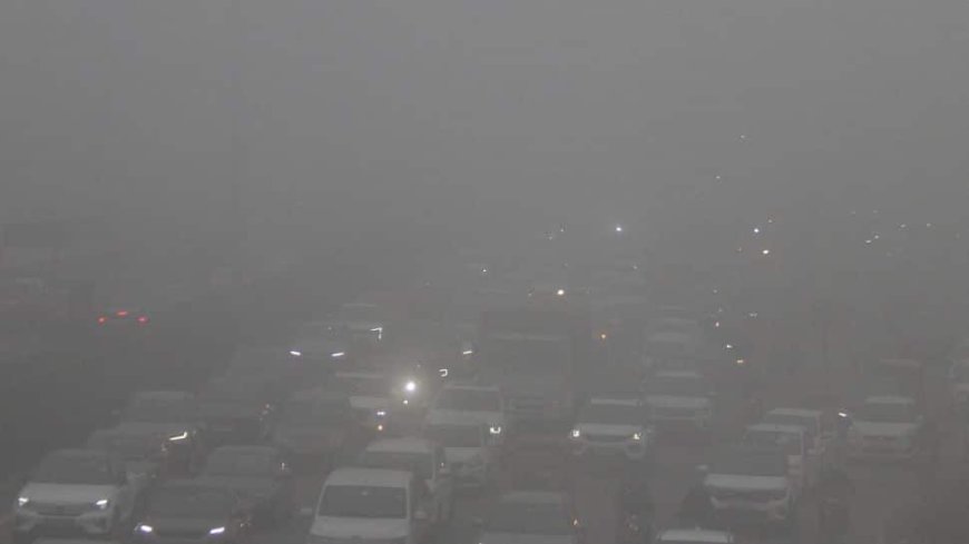 Delhi`s Air Quality Remains `Severe` Amid First Fog Of The Season