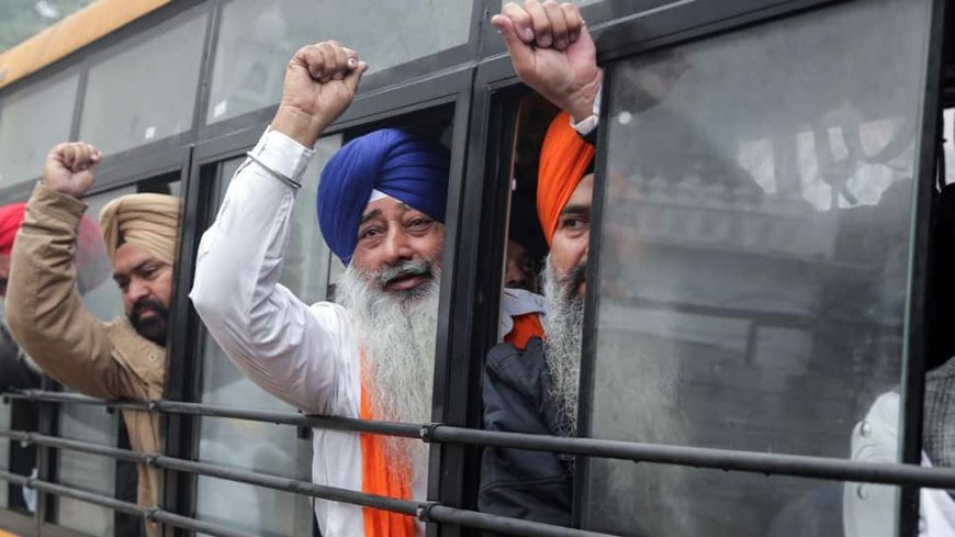 Over 2,550 Sikh Pilgrims From India Arrive In Pakistan For Guru Nanak's 555th Birth Anniversary Celebrations