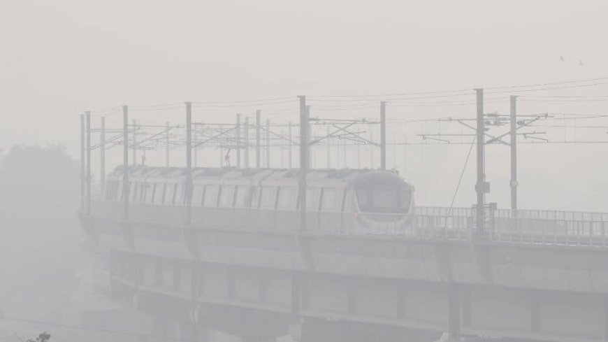 Thick Smog Engulfs In Delhi As Air Quality Deteriorates To `Very Poor` Level