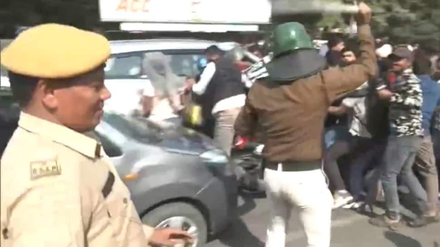 Bihar: Lathicharge On BPSC Aspirants Outside Office In Patna’s Bailey Road