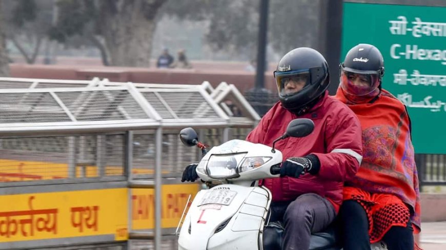 Delhi Weather Forecast: Cold Wave Makes People Shiver; Temperature Dips Below 5 Deg C