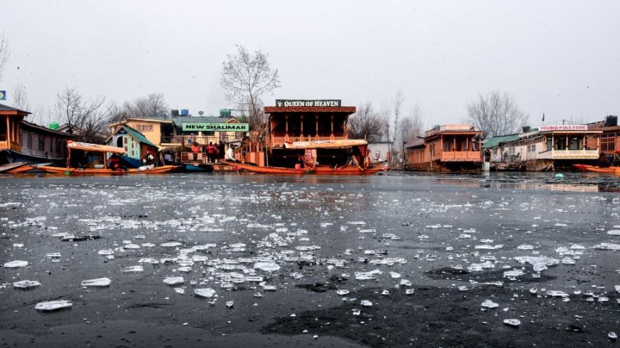 J&K: Srinagar Shivers As Temperature Drop To Minus 7 Degrees, Dal Lake Freezes