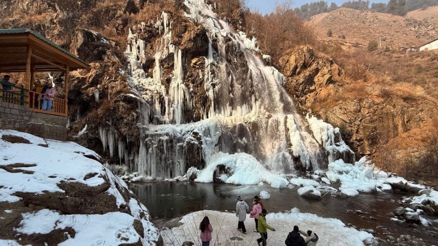 Severe Cold Wave Hits Kashmir And Ladakh, Temperatures Drop to 4 Degrees Celsius