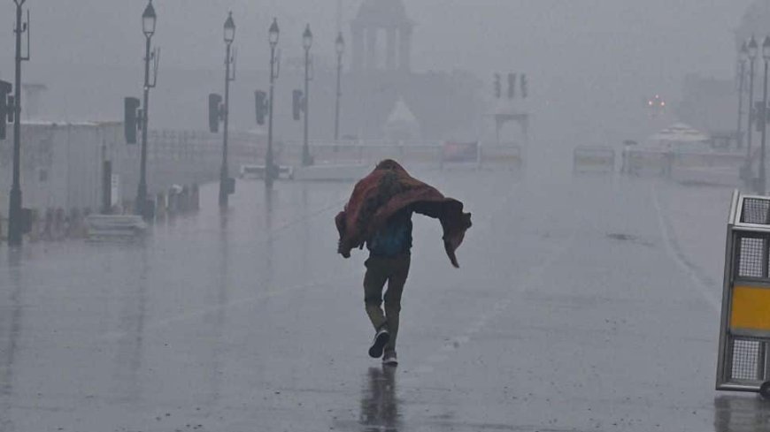 Delhi Weather: Several Train, Flight Delays As Dense Fog Grips National Capital; Air Quality Remains `Very Poor`