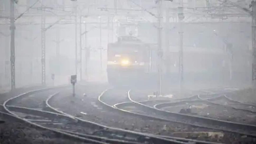 Fog blankets Delhi, Train schedules Disrupted