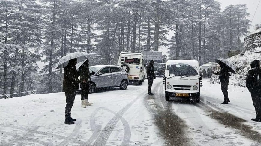 Heavy Snowfall In Kashmir`s Higher Reaches Causes Road Closures