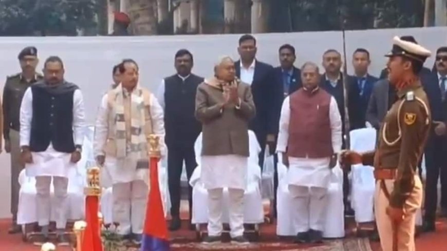 Bihar CM Nitish Kumar Claps During Tribute Event To Mahatma Gandhi; Tejashwi Yadav Terms Him `Godse Worshipper`